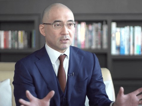 日本経済新聞 電子版の特集「私の道しるべ」の取材で話す、日本WEB戦略研究所株式会社 代表取締役 中丸秀昭。